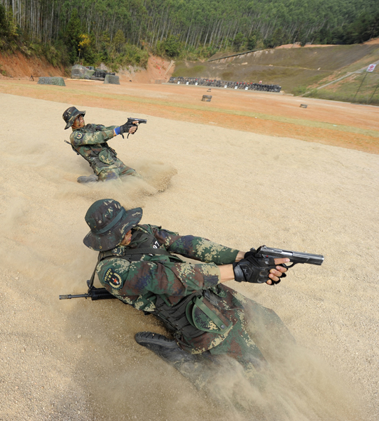 【黨的十九大精神進(jìn)軍營(yíng)】風(fēng)雨礪劍！火箭兵枕戈待旦只為導(dǎo)彈騰飛