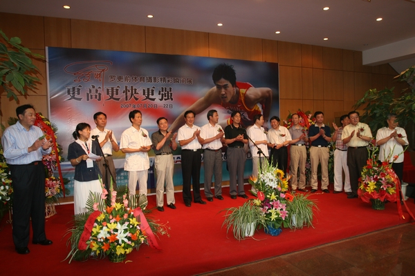 “更快 更高 更強(qiáng)”體育攝影精彩瞬間作品展覽今開(kāi)幕